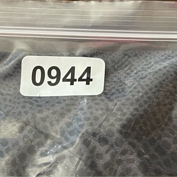 RAILS Kate Cobra Print 100% Silk Top Size XS charcoal black button up - Picture 12 of 12